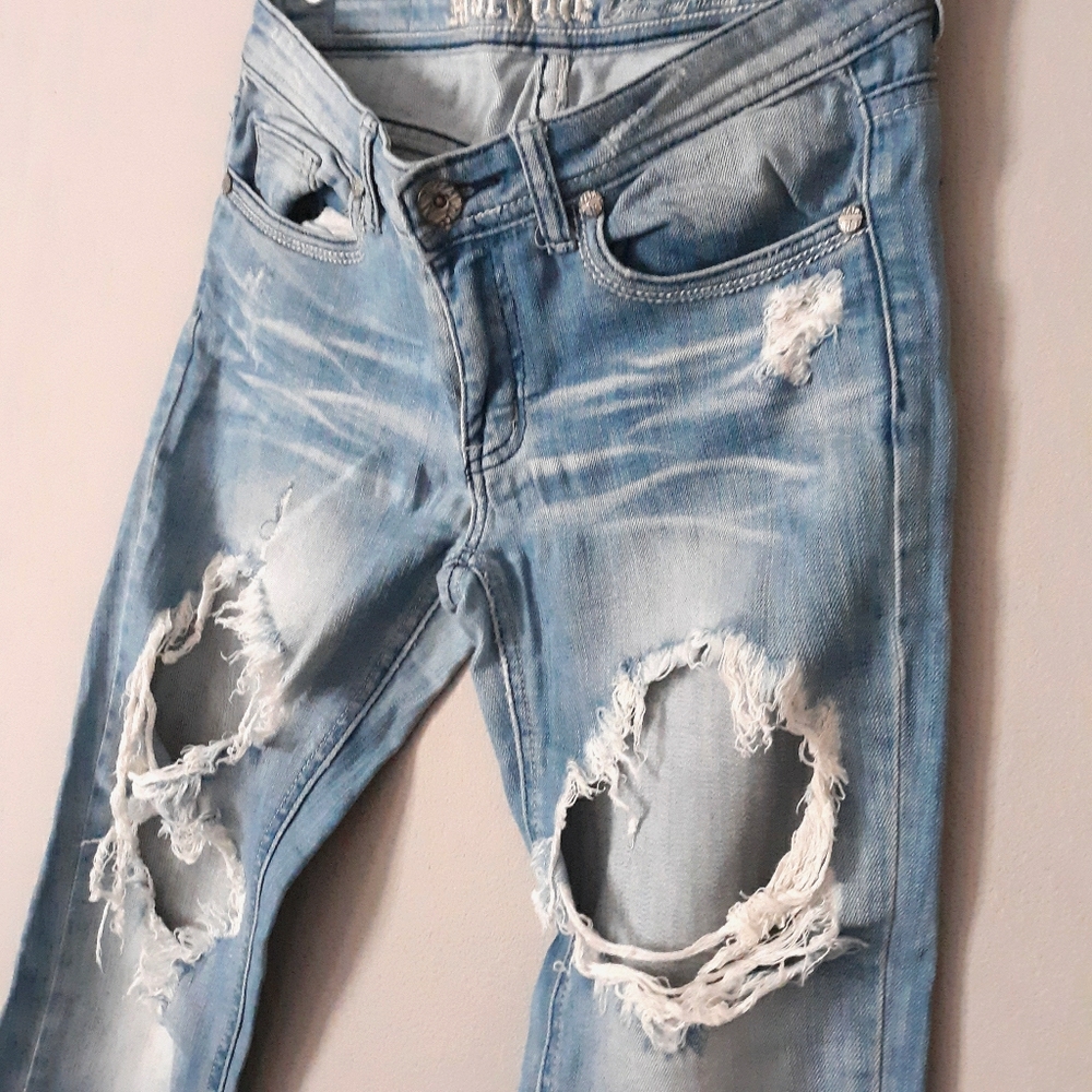 { JEANS }
